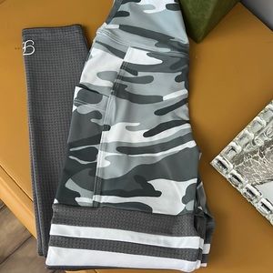 Bombshell Camo White Gray Small